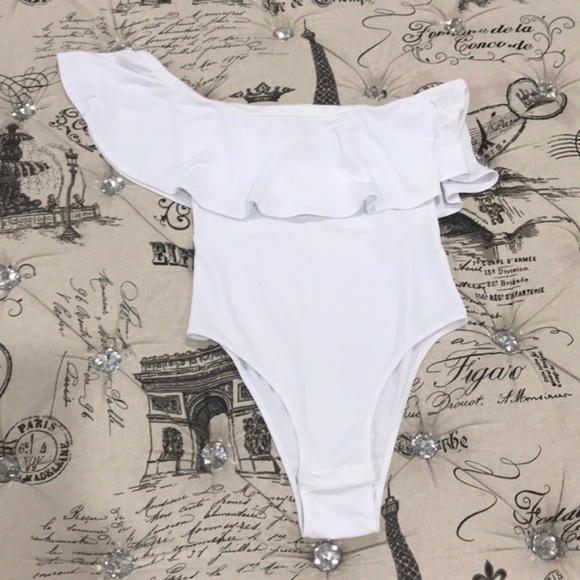 Leith Off the Shoulder Ruffle Bodysuit - Picture 4 of 7